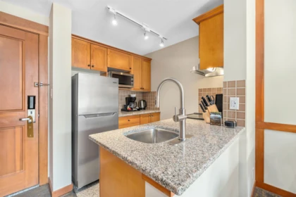604 4320 Sundial Crescent, Whistler, BC, Whistler — Apartment/Condo for sale