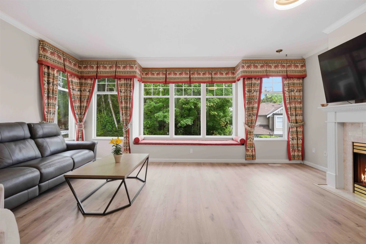 Dining Area Photo of 2 5950 Oakdale Road, Burnaby, BC