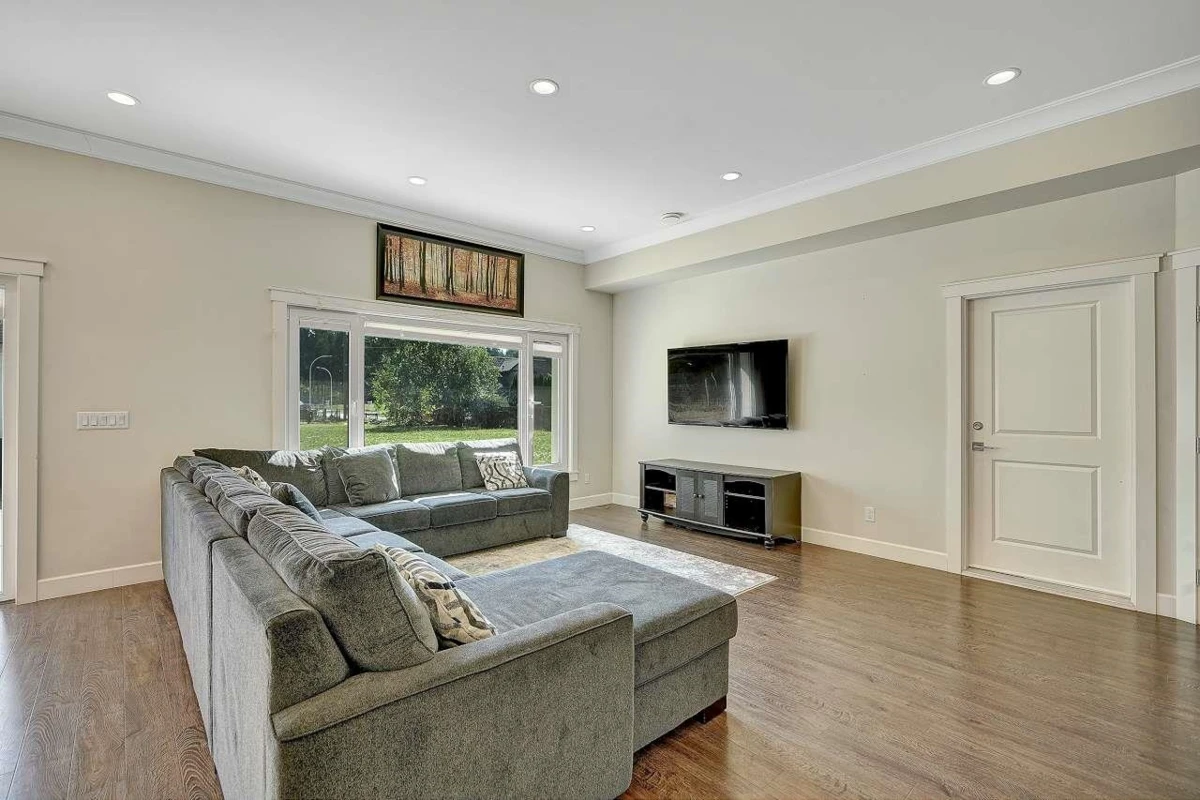 Family Room Photo of 20210 28 Avenue, Langley, BC