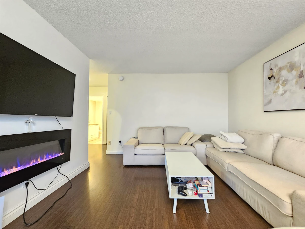 Dining Area Photo of 501 740 Hamilton Street, New Westminster, BC