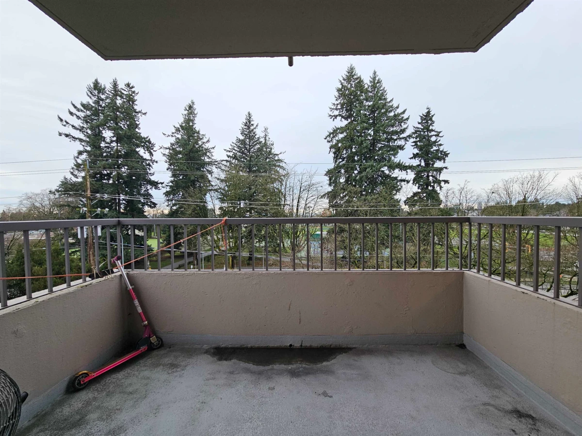 Family Room Photo of 501 740 Hamilton Street, New Westminster, BC
