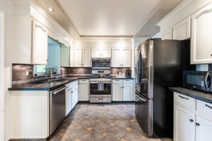 Kitchen Island Photo of 21214 89b Avenue, Langley, BC