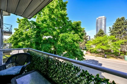 Entry Foyer Photo of 319 12101 80 Avenue, Surrey, BC
