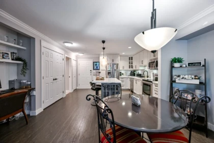 Hallway Photo of 319 12101 80 Avenue, Surrey, BC