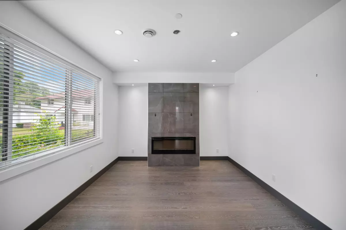 Living Room Photo of 7493 Gatineau Place, Vancouver, BC