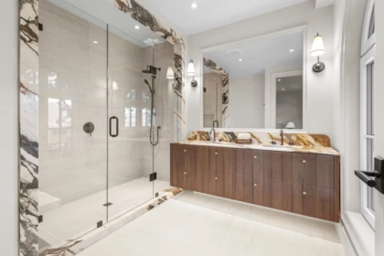 Walk-In Closet Photo of 1 4136 Cambridge Street, Burnaby, BC