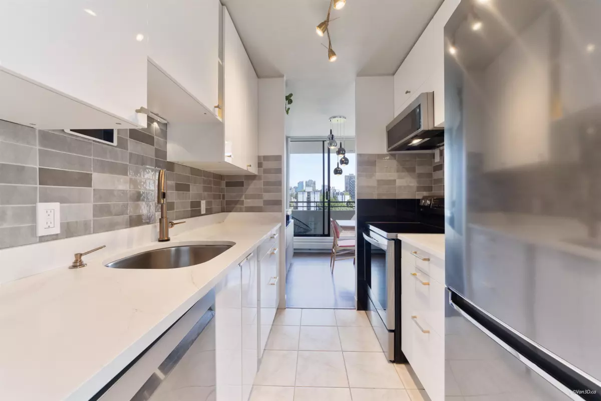 Dining Area Photo of 1501 1725 Pendrell Street, Vancouver, BC