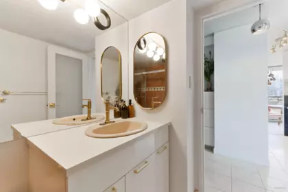 Hallway Photo of 1501 1725 Pendrell Street, Vancouver, BC