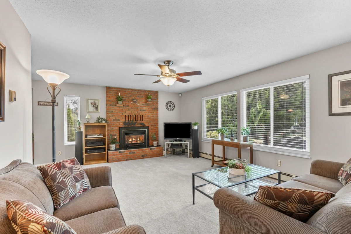Family Room Photo of 19949 51 Avenue, Langley, BC