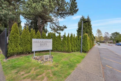 Backyard Photo of 320 1840 160 STREET, Surrey BC V4A 4X4