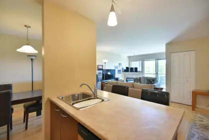 403 5631 Inlet Avenue, Sechelt, BC, Sechelt — Apartment/Condo for sale