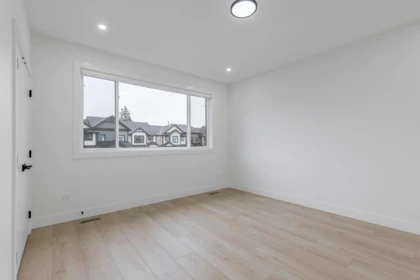 Entry Foyer Photo of 8699 Machell Street, Mission, BC