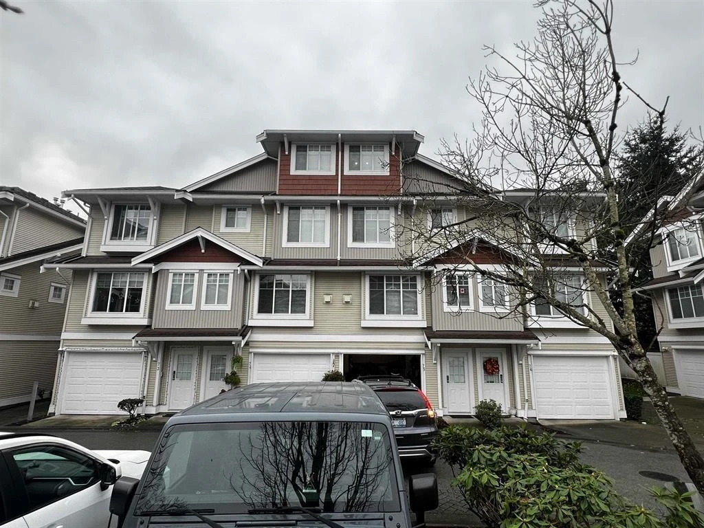 Living Room Photo of 75 12110 75a Avenue, Surrey, BC