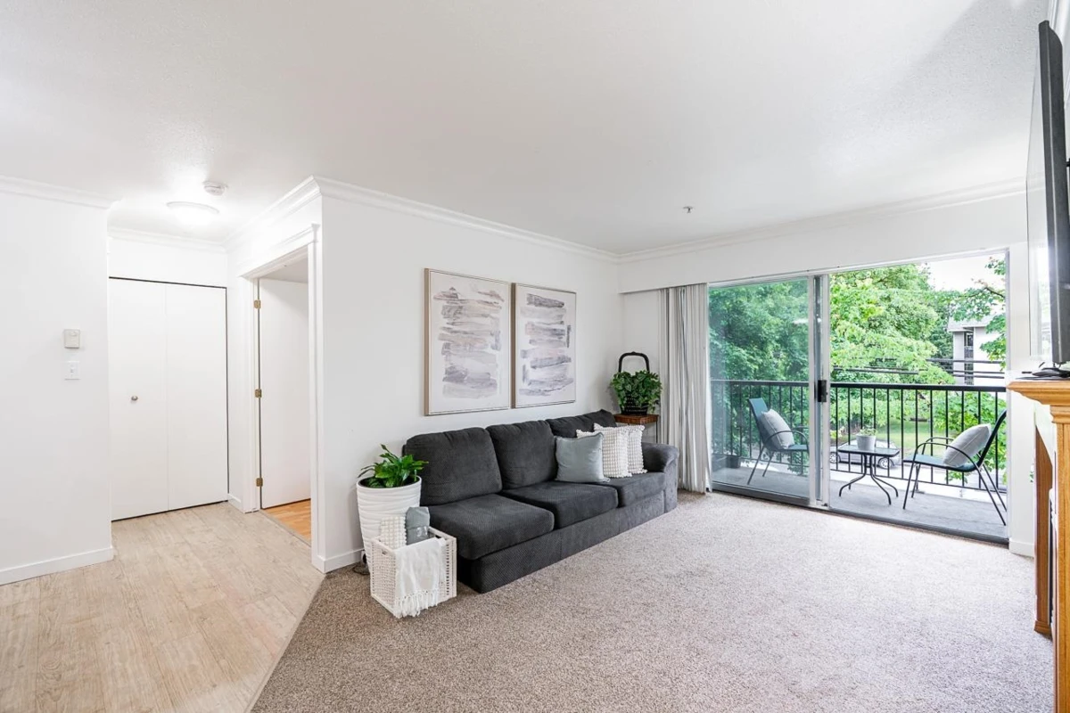 Dining Area Photo of 211 20881 56 Avenue, Langley, BC