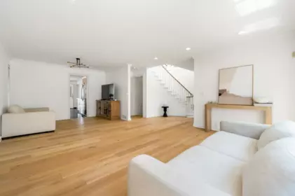 1611 E 57th Avenue, Vancouver, BC, Vancouver — Single Family Residence for sale