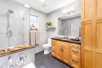 Powder Room Photo of 1611 E 57th Avenue, Vancouver, BC