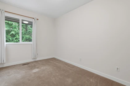 Entry Foyer Photo of 2329 Mountain Highway, North Vancouver, BC