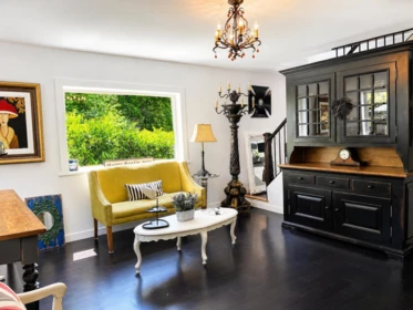 Kitchen Island Photo of 2725 Gordon Avenue, Surrey, BC