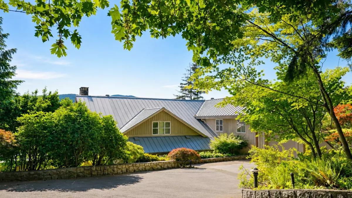 Family Room Photo of 6231 Taylor Drive, West Vancouver, BC