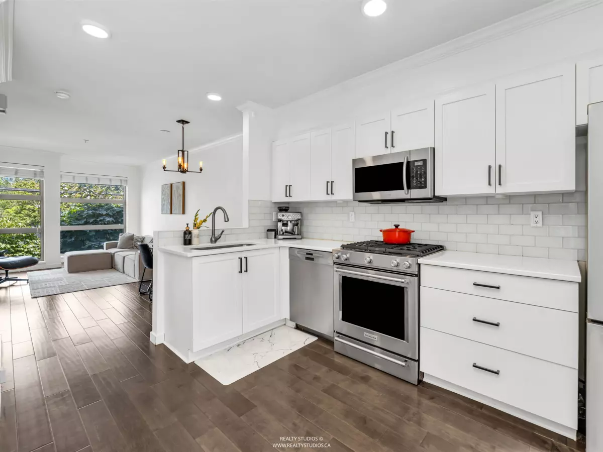 Family Room Photo of 4 618 W 6th Avenue, Vancouver, BC