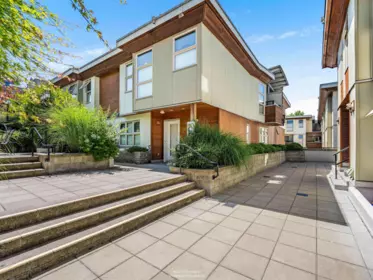Backyard Photo of 4 618 W 6th Avenue, Vancouver, BC
