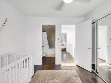 Laundry Room Photo of 4 618 W 6th Avenue, Vancouver, BC