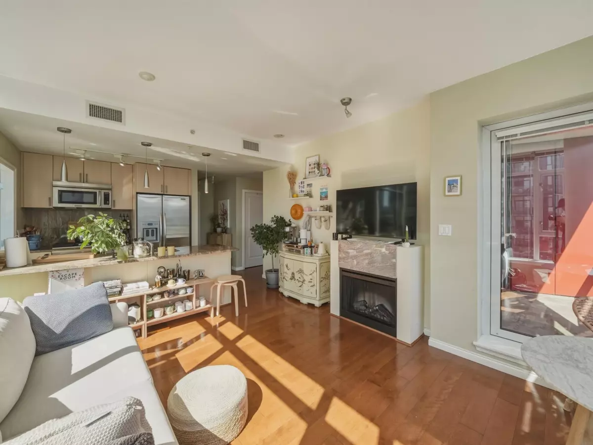 Dining Area Photo of 2106 1211 Melville Street, Vancouver, BC