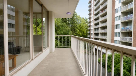 Hot Tub / Spa Photo of 503 2020 Fullerton Avenue, North Vancouver, BC