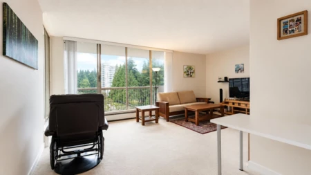 Kitchen Photo of 503 2020 Fullerton Avenue, North Vancouver, BC