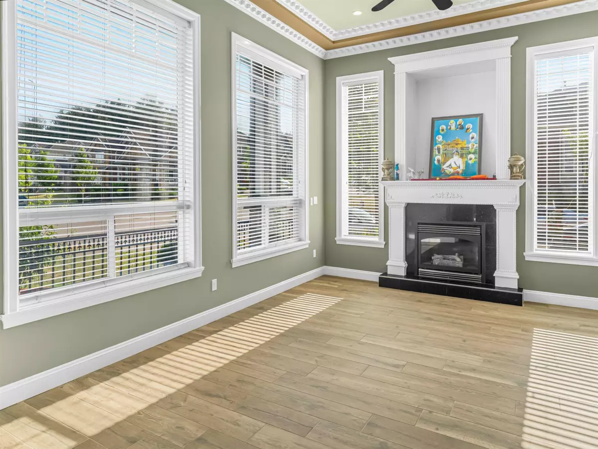 Family Room Photo of 15167 70a Avenue, Surrey, BC