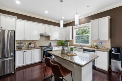Kitchen Island Photo of 6940 196b Street, Langley, BC