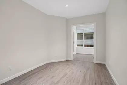Walk-In Closet Photo of 410 1177 Hornby Street, Vancouver, BC
