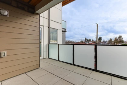 Kitchen Island Photo of 403 4933 Clarendon Street, Vancouver, BC