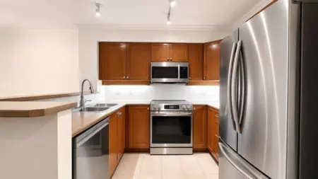 205 18 Smokey Smith Place, New Westminster, BC, New Westminster — Apartment/Condo for sale