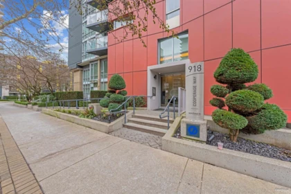2705 918 Cooperage Way, Vancouver, BC, Vancouver — Apartment/Condo for sale