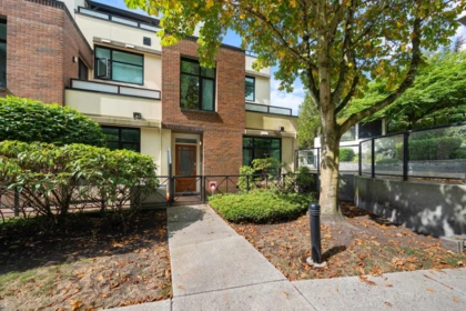 Outdoor Patio Photo of 114 8 Renaissance Square, New Westminster, BC
