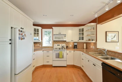 Kitchen Island Photo of 4862 Hotel Lake Road, Garden Bay, BC