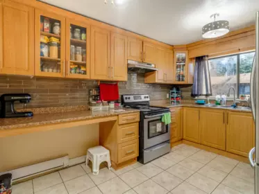 Kitchen Island Photo of 135 9463 Prince Charles Boulevard, Surrey, BC