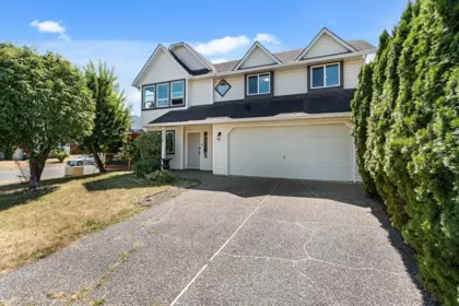Garage Interior Photo of 5633 Kathleen Drive, Chilliwack, BC