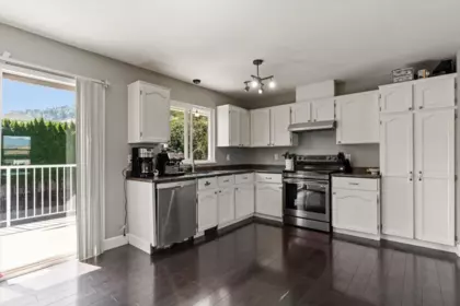Kitchen Island Photo of 5633 Kathleen Drive, Chilliwack, BC