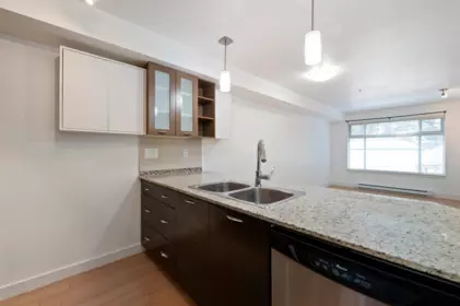 Kitchen Island Photo of 229 2233 Mckenzie Road, Abbotsford, BC
