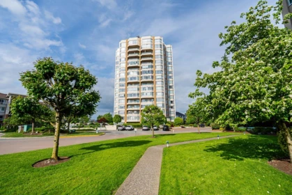 304 3190 Gladwin Road, Abbotsford, BC, Abbotsford — Apartment/Condo for sale