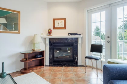Kitchen Photo of 4 5768 Marine Way, Sechelt, BC