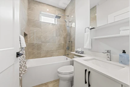 Hallway Photo of 2 8578 Cartier Street, Vancouver, BC