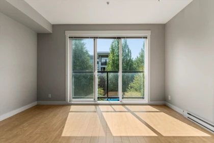 Kitchen Photo of 310 33539 Holland Avenue, Abbotsford, BC