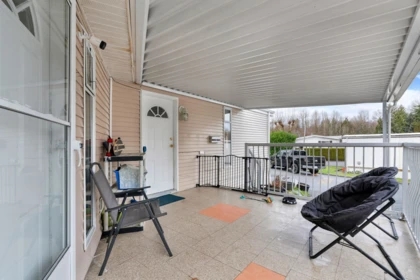 Kitchen Photo of 28 8220 King George Boulevard, Surrey, BC