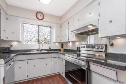 Breakfast Nook Photo of 7385 129 Street, Surrey, BC