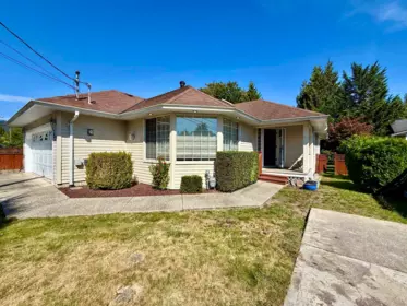 530 Shaw Road, Gibsons, BC, Gibsons — Single Family Residence for sale