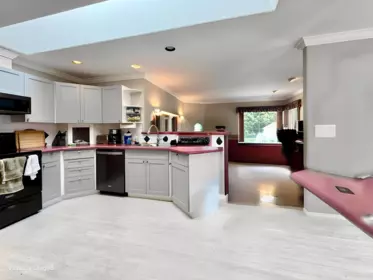530 Shaw Road, Gibsons, BC, Gibsons — Single Family Residence for sale