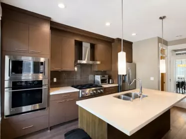 Kitchen Photo of 10 15977 26 Avenue, Surrey, BC